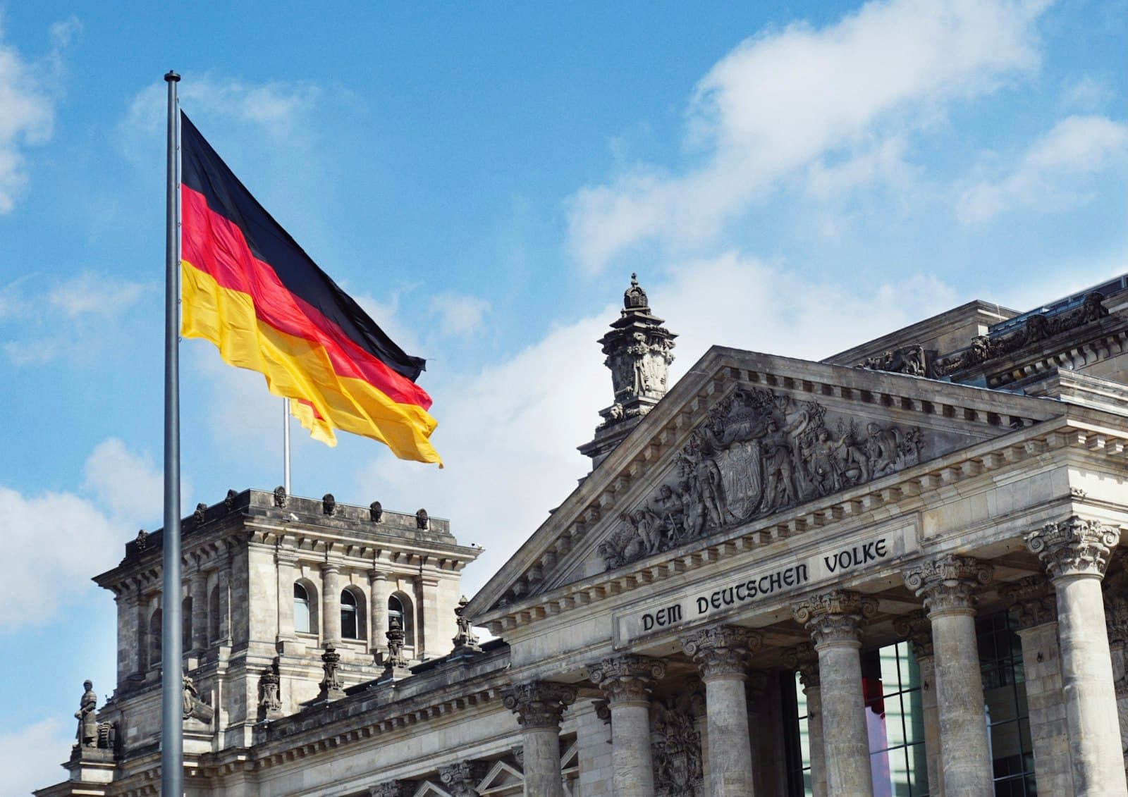 Nach dem Abschluss: Vom Studentenvisum zur Blauen Karte EU